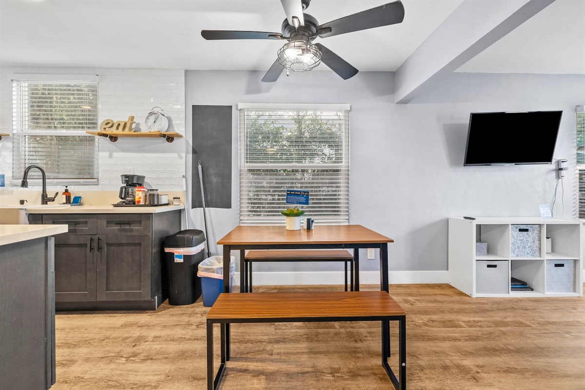 Enjoy meals in our cozy dining area with a refreshing ceiling fan overhead. A perfect spot for gathering and savoring delicious moments during your stay!