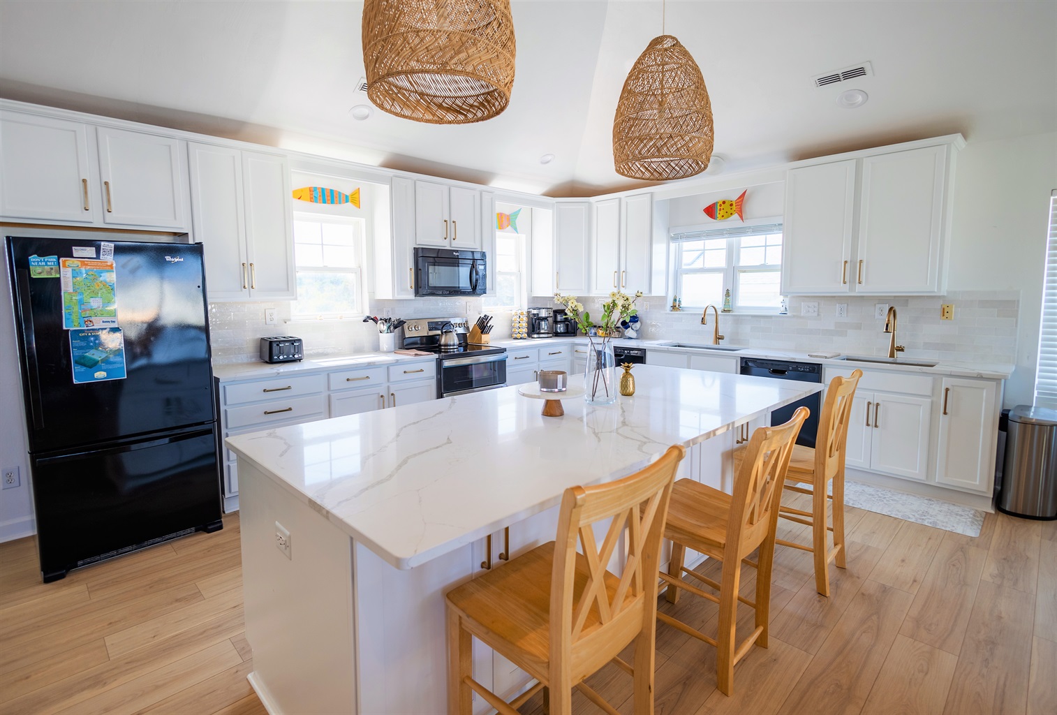 Huge 9 ft quarts island to socialize and cook at the same time!  Yes, that's two sinks and two dishwashers you see!
