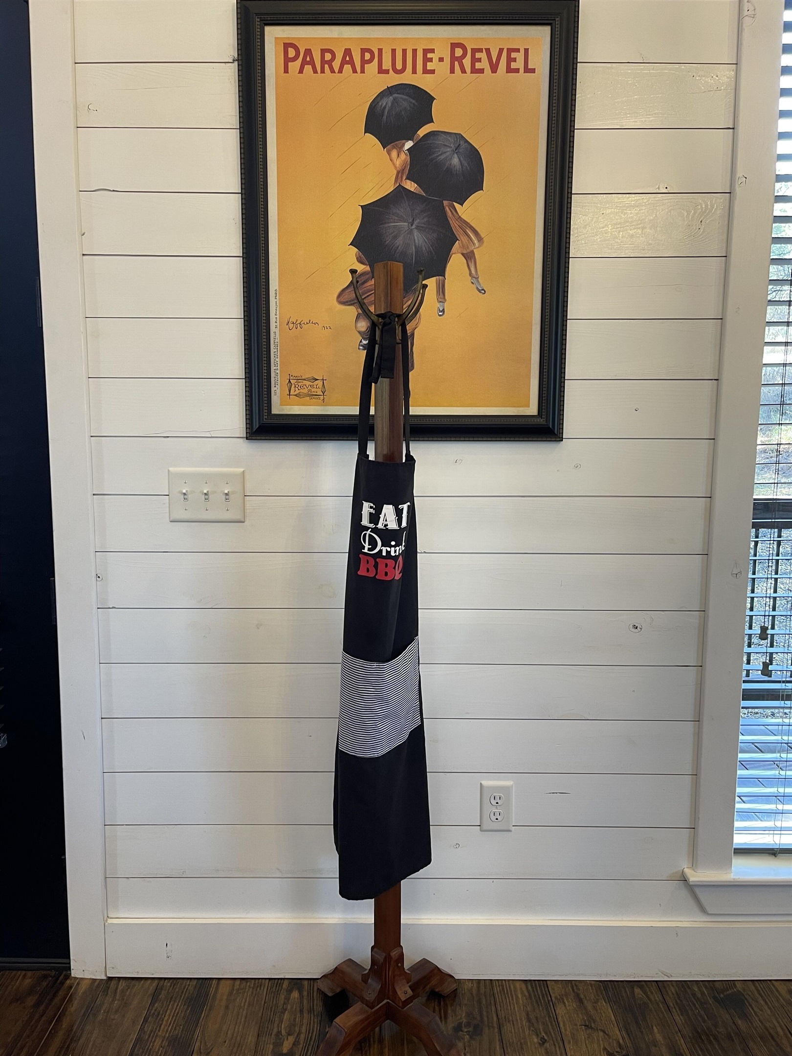 Trendy artwork and a coat rack to hang your coats on - we provide an apron for keeping your clothes clean[er] while you whip up delicious meals.