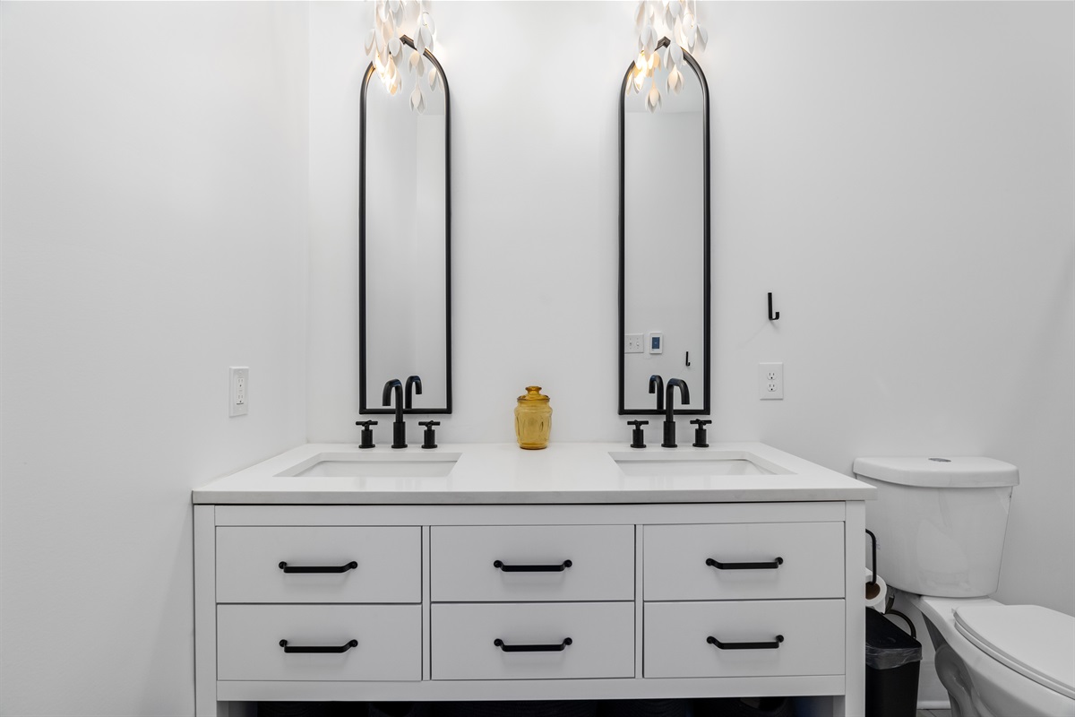 Elegant Bathroom: Dual sinks and chic lighting for a refreshing retreat in Powhatan!