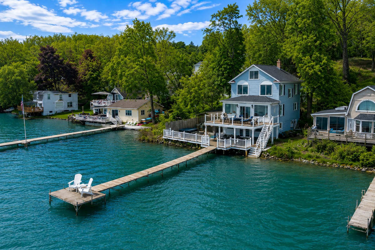 Stunning lakefront home with multi-level decks and a private dock—perfect for sunrise coffees and sunset cocktails 🌅🏡🚤