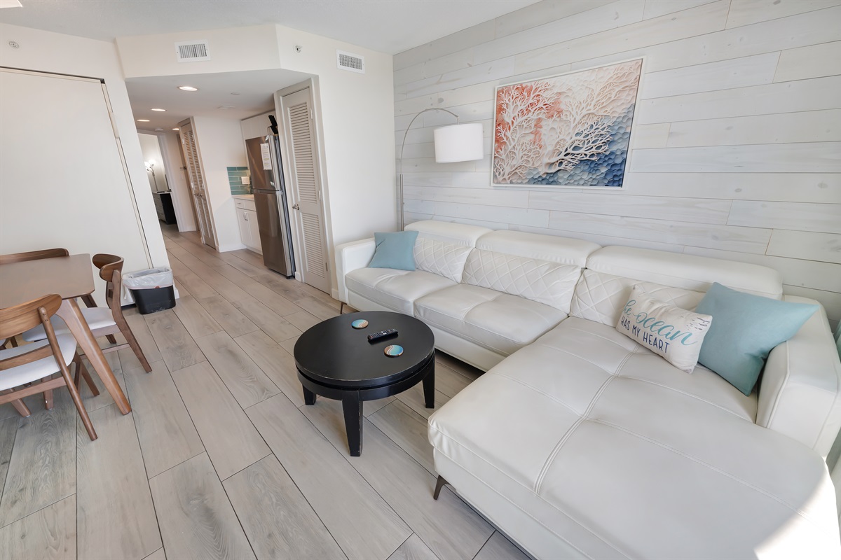 Living Room with Stunning Views🌊☀️