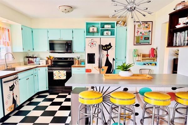 kitchy kitten kitchen