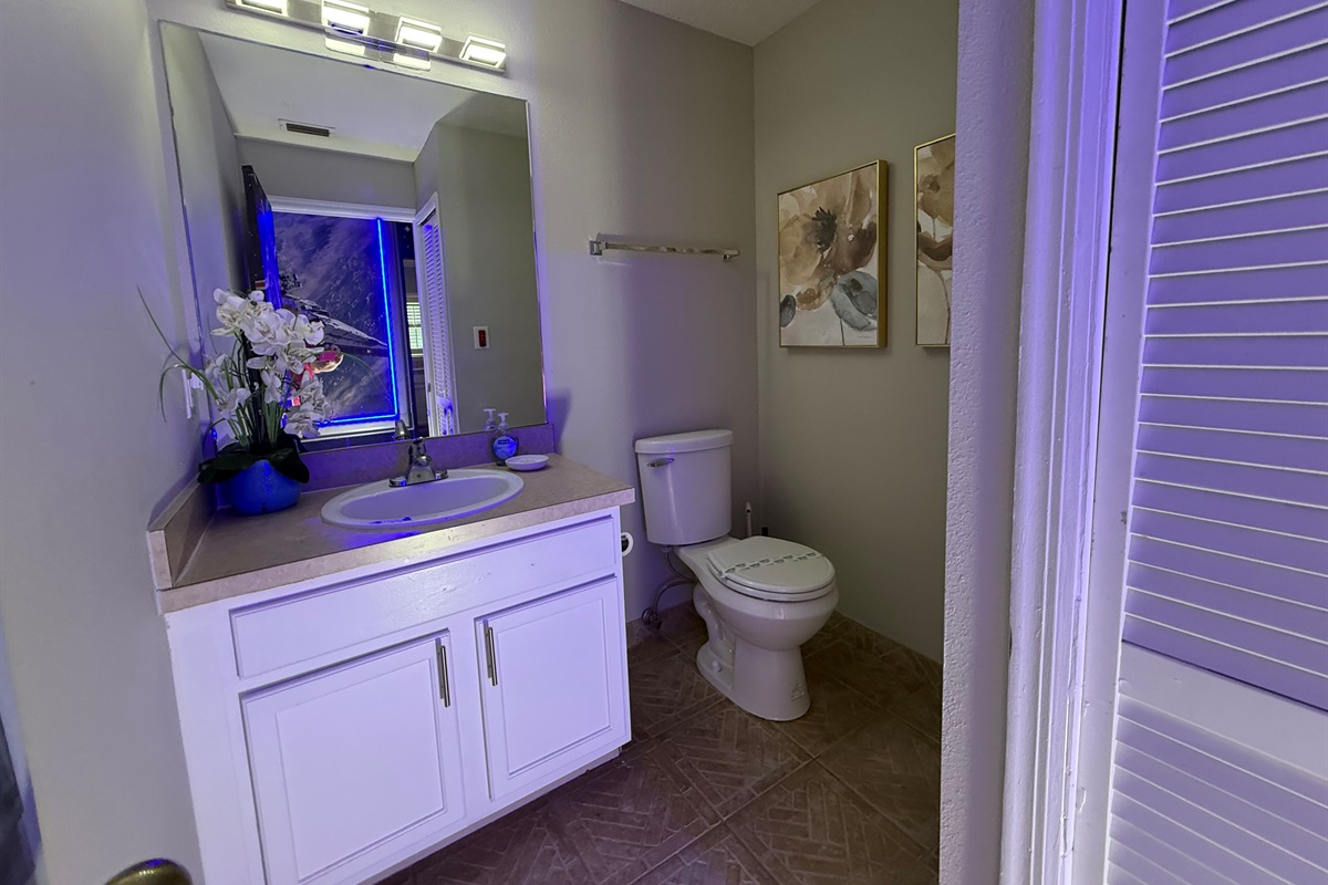 ✨ Every bathroom is thoroughly cleaned between guests and includes a convenient amenity basket to make your stay stress-free.
