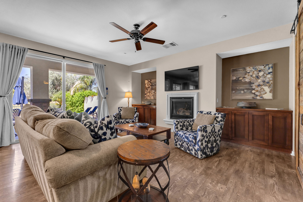 Spacious living room
