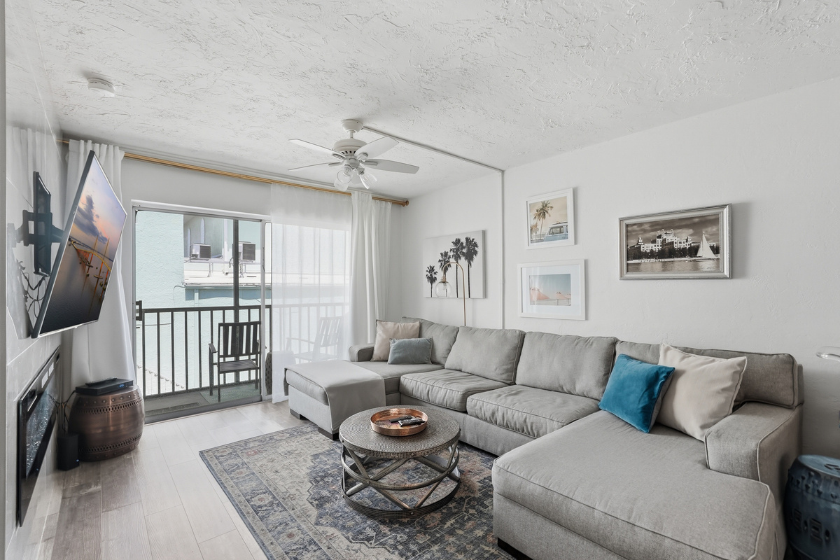 Bright and comfortable, the living room provides a welcoming space to relax, watch your favorite shows, or spend quality time together after a day at the beach.