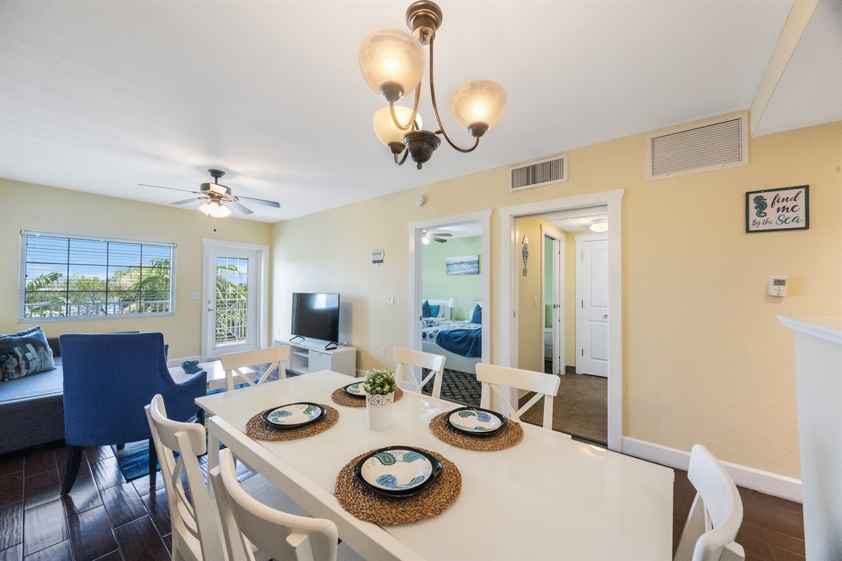 Dining room area - seats 6