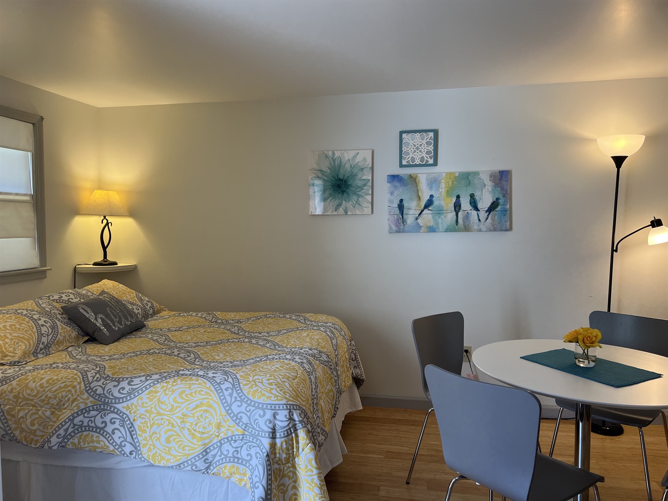 Queen bed and dining area