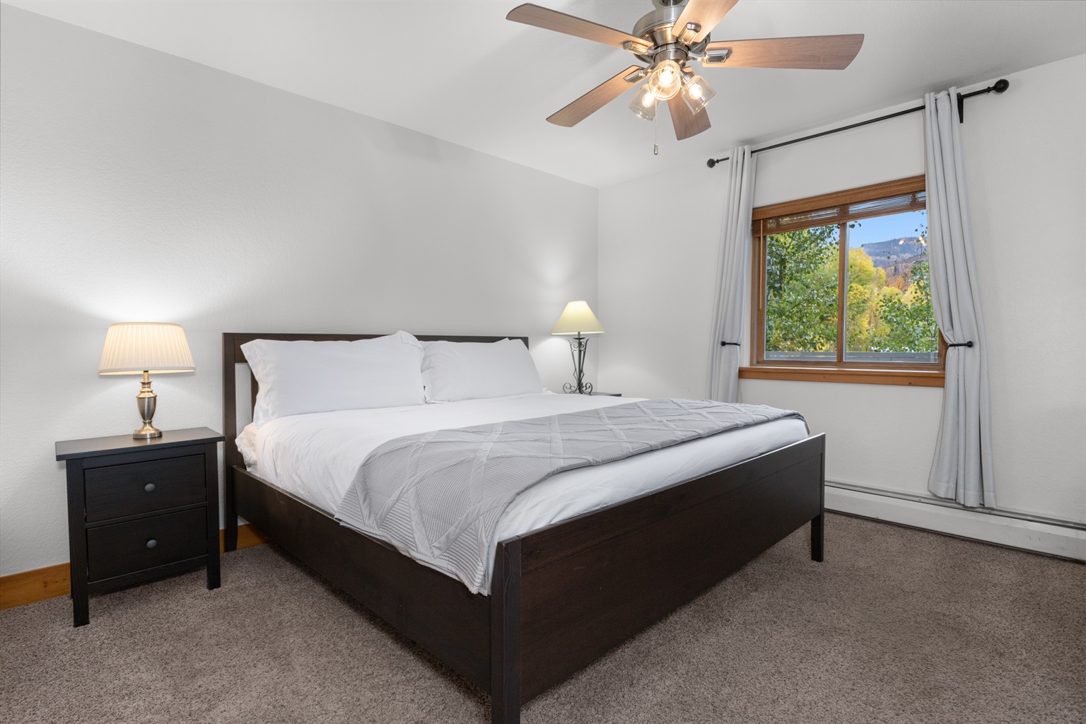 Bedroom 1 | King Bed