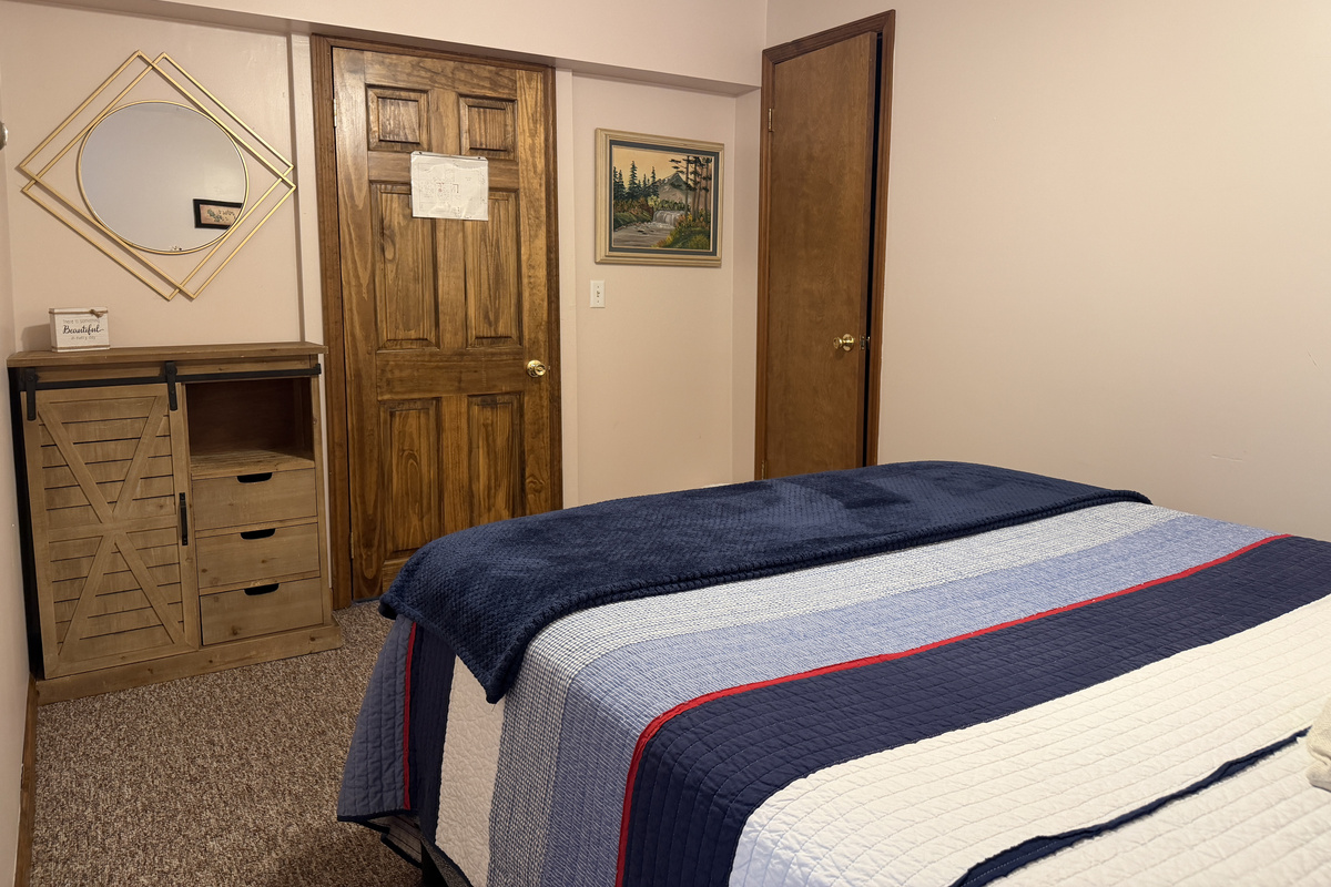 Queen bedroom