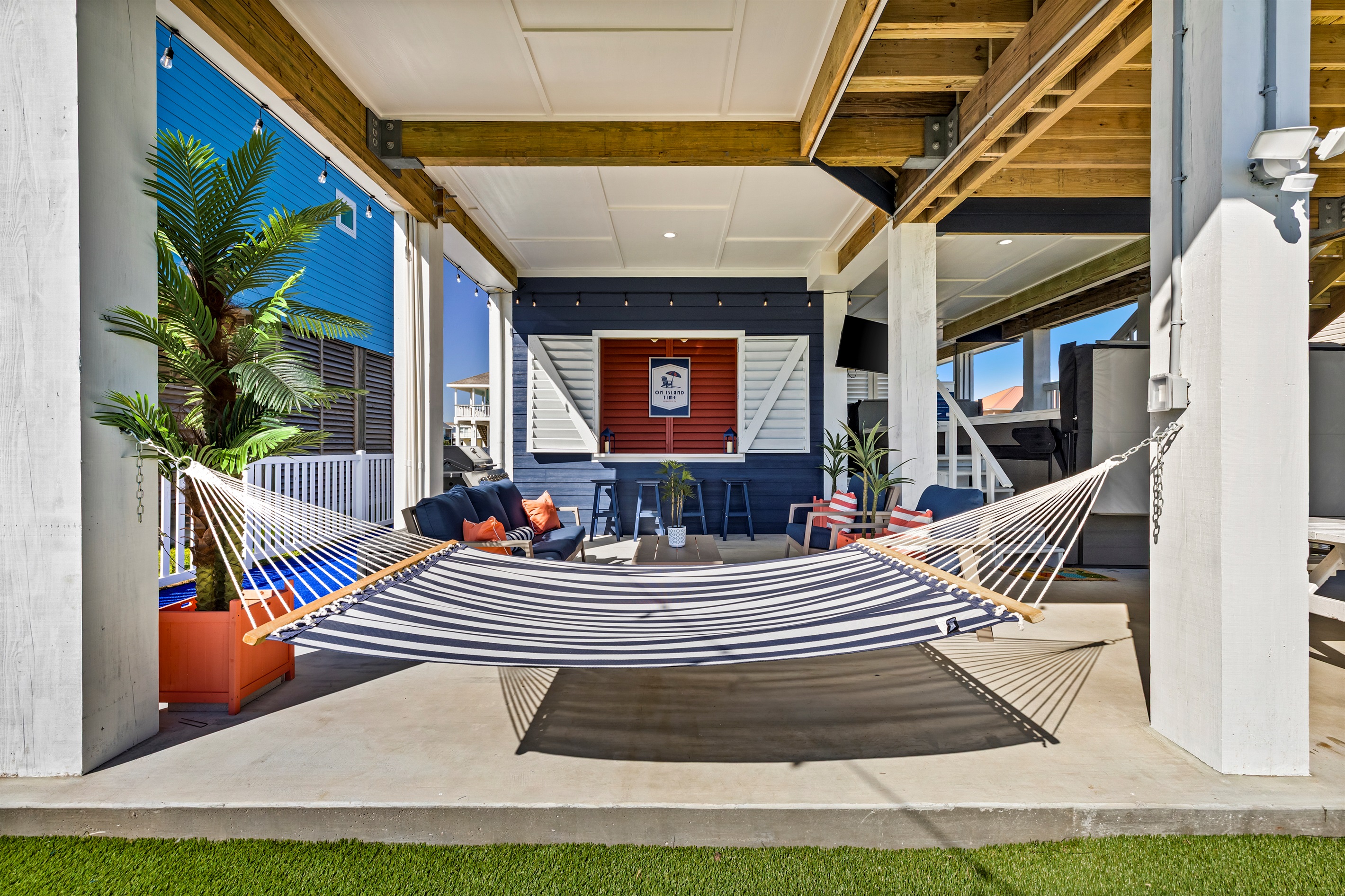 Take a nap while you listen to the waves!