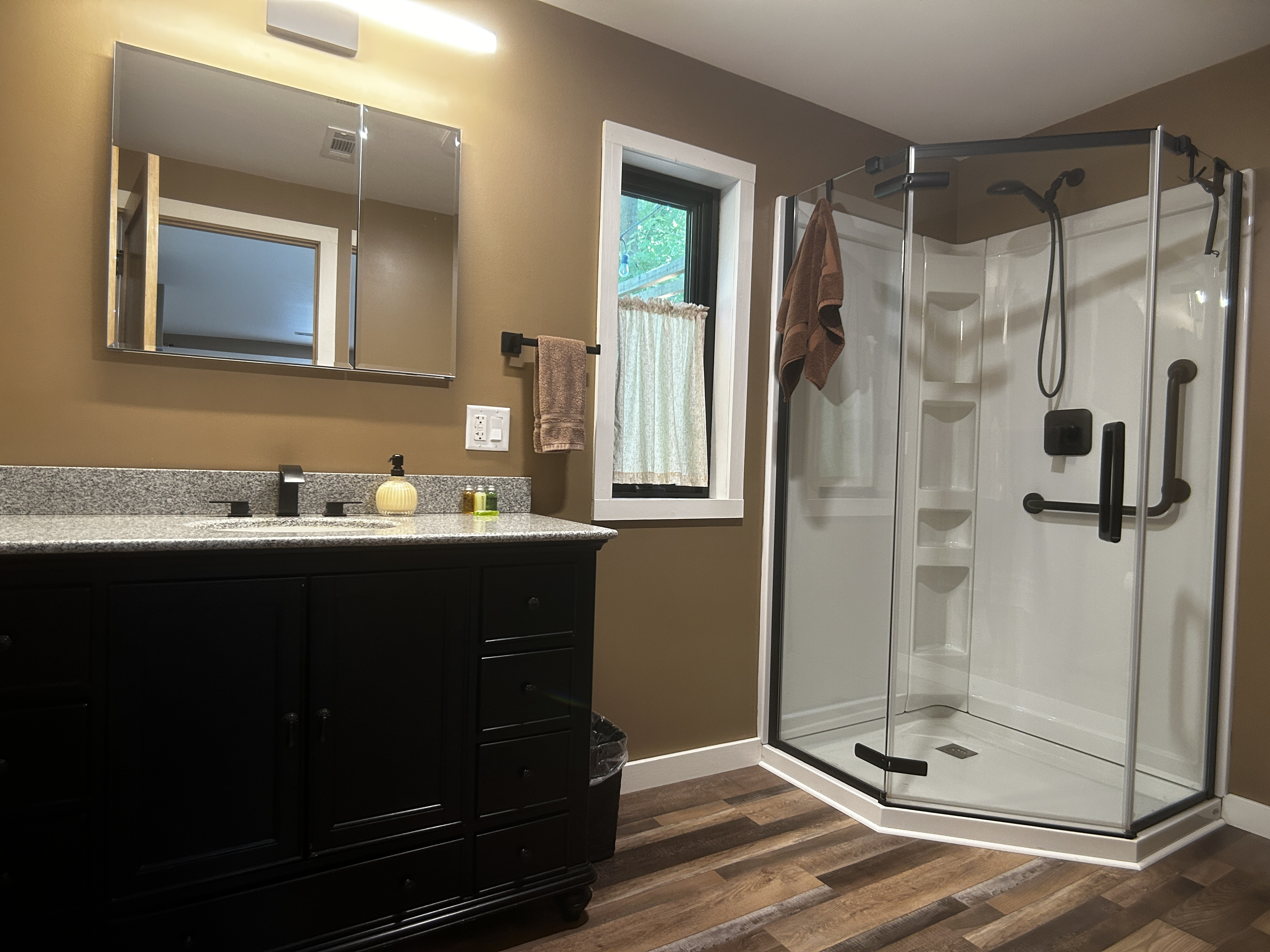 Plenty of storage space in the bathroom. You will find enough toilet paper for your stay.
