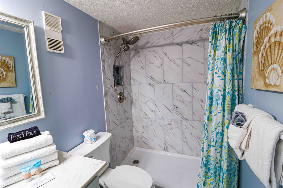 Primary Bedroom's Bathroom