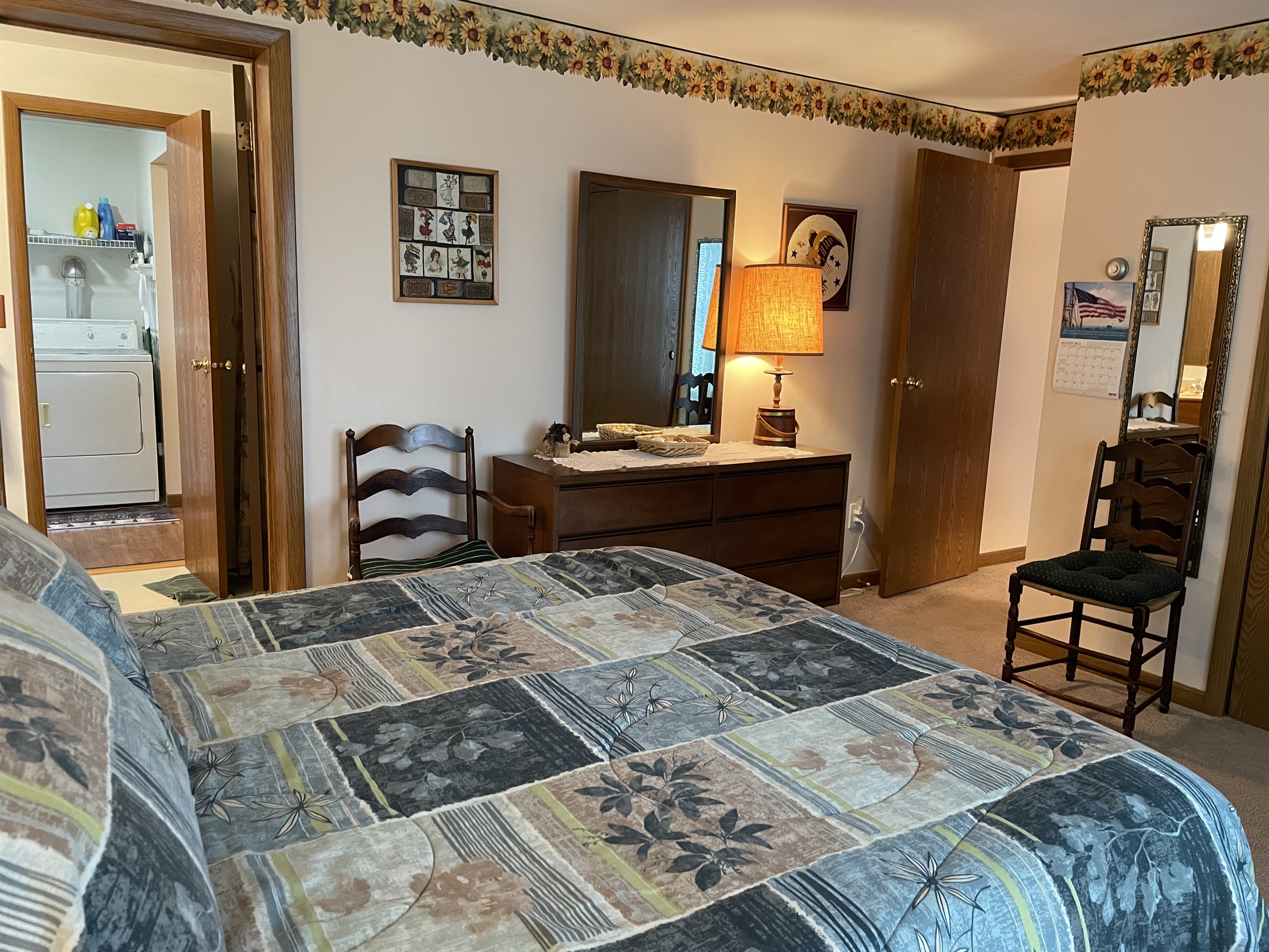 Queen bedroom #2