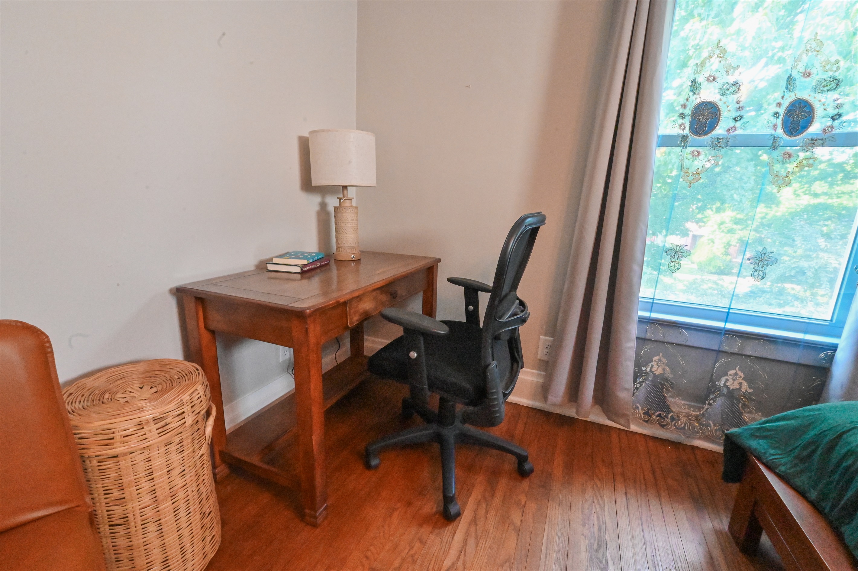 Bedroom 2 - desk