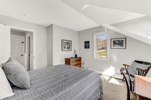 Bedroom 2 with Queen bed