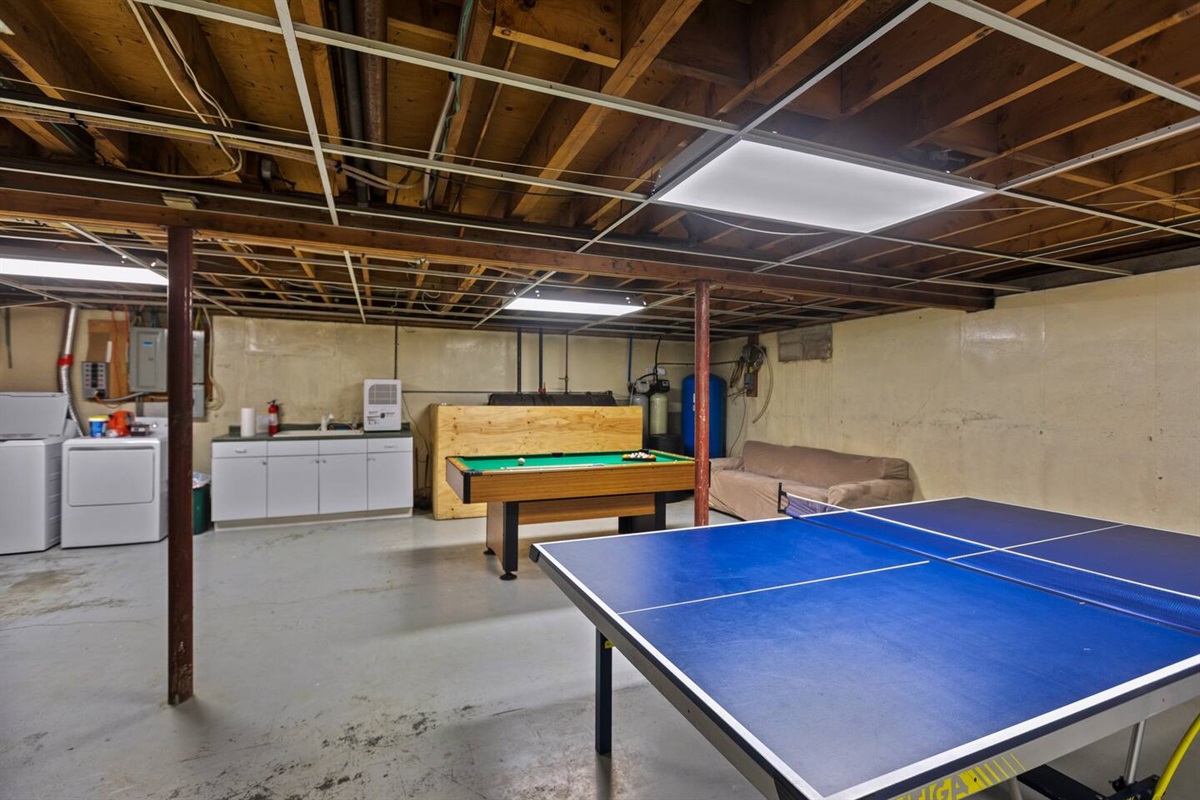 Basement BONUS Room.  Mini Pool Tale and Regular Ping Pong Table