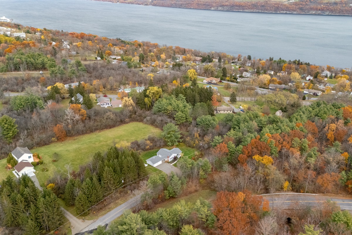 Located 3 min. from Seneca lake and Watkins Glen