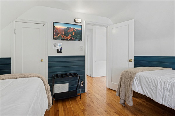 Rest easy—our twin bedroom features a wall-mounted TV with a remote holder, so no more endless searching. Cozy, kid-friendly comfort near Notre Dame.