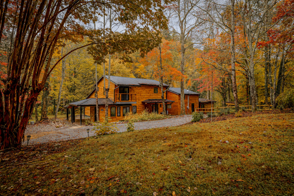 A rare Smoky Mountain escape.  Over 7 acres of open space, wooded privacy, and the tranquil setting that makes Whitetail Creek truly unforgettable.