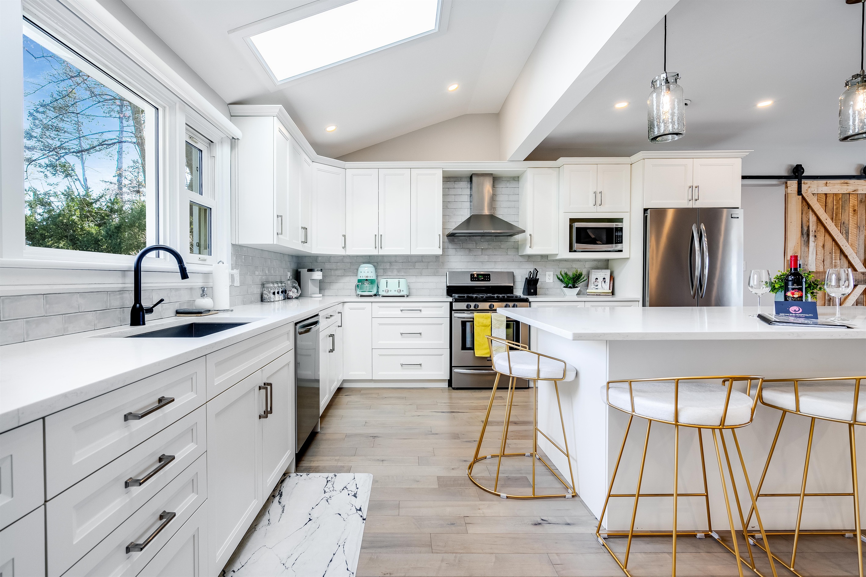 Kitchen / Kitchen Island