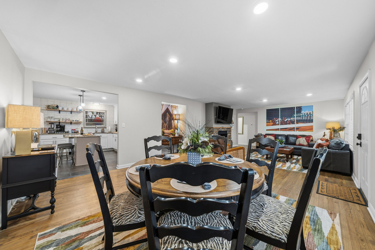 Pass the plates straight from the kitchen — the table sits a few steps from the stove, so nobody eats cold.