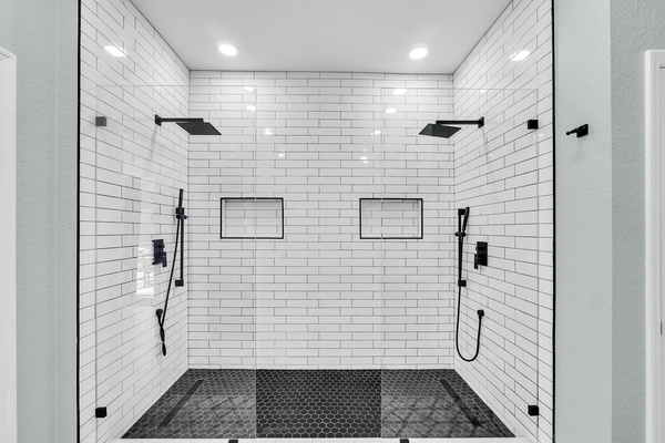 Huge Shower With Twin Rain Showerheads