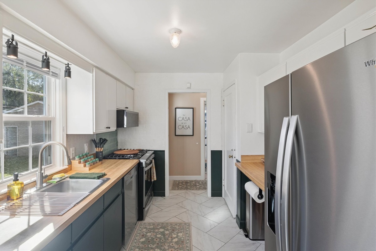 Kitchen comforts meet everyday ease—“Mi casa es su casa” sets the tone in our South Bend guest retreat, where cozy vibes and thoughtful tools make every meal feel like home.