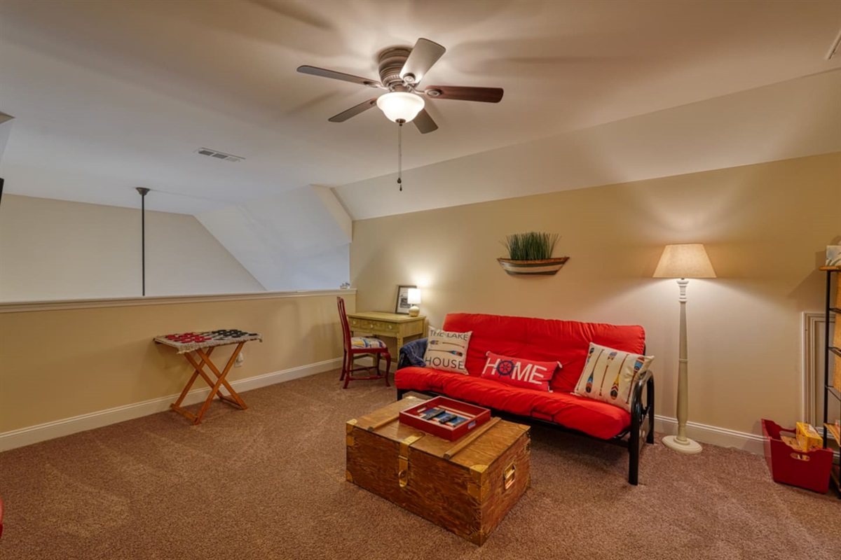 Workspace, Futon, Game table