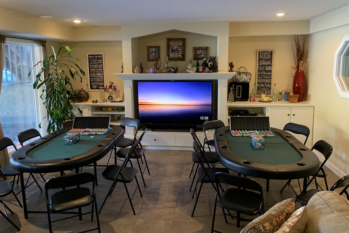 GAMES ROOM POKER SET UP