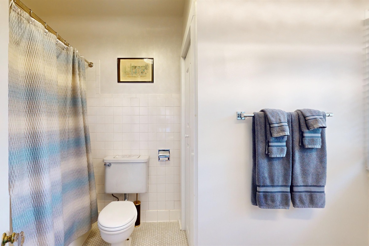 The Wilmington Room Bathroom