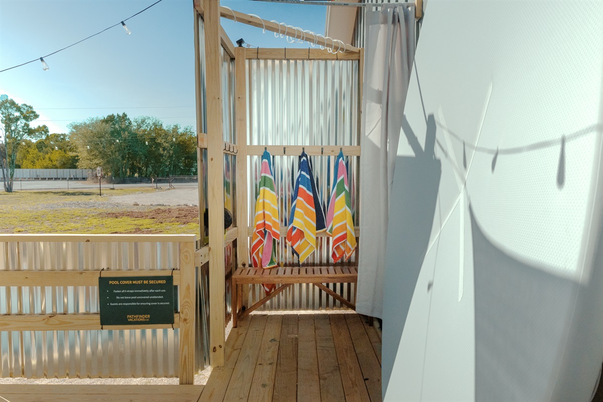 Changing facility right on the deck, pool towels provided