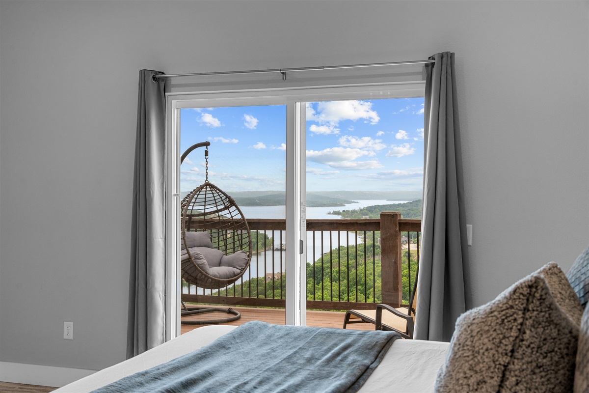 Bedroom 10 (King Suite)