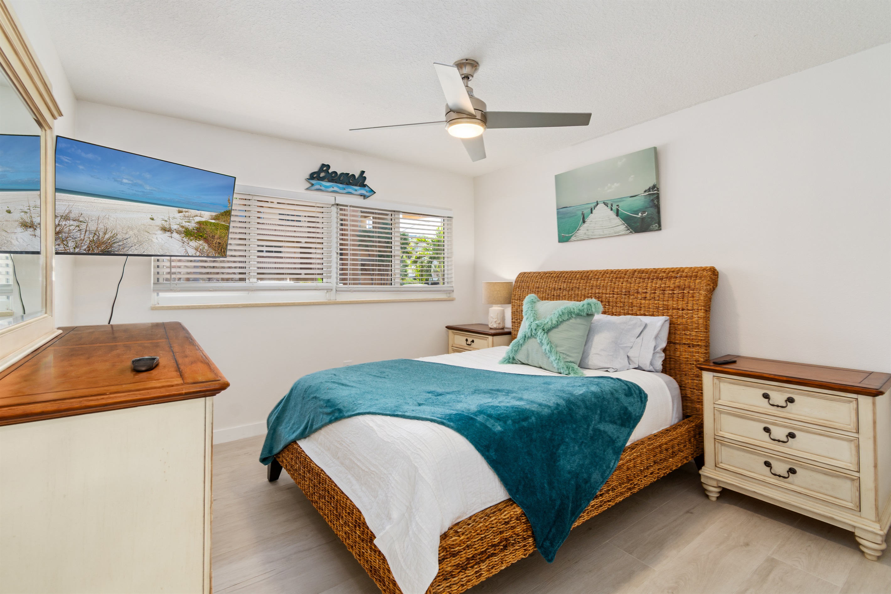 2nd bedroom sleeps 2