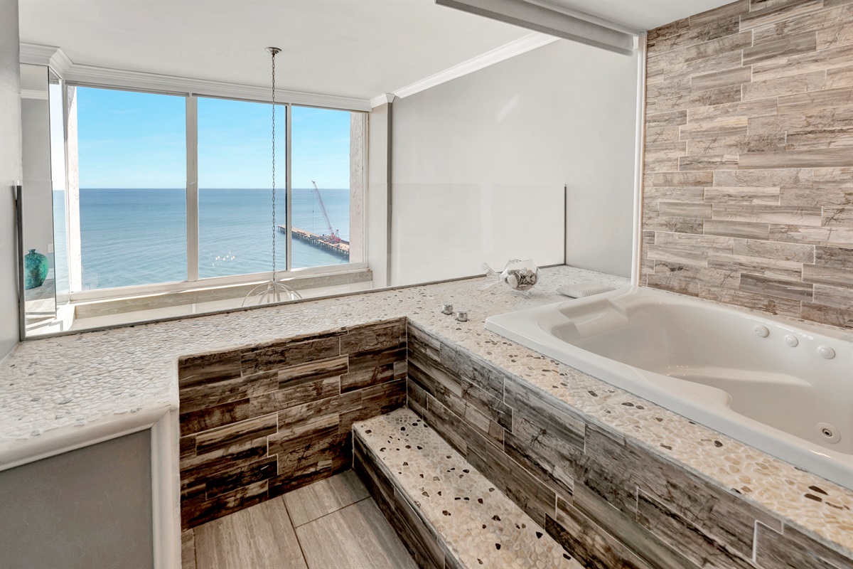 Bathroom with Amazing Views!