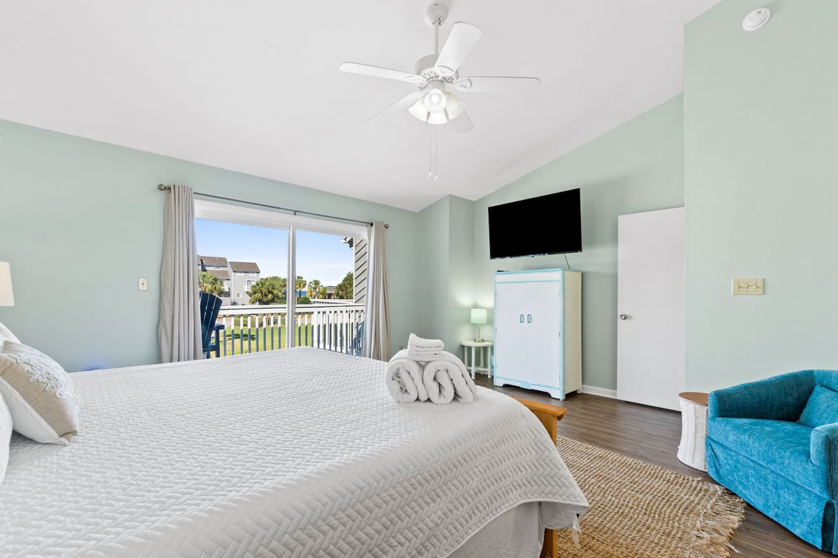 Walk in, drop your bags, and feel immediately at ease &mdash; the room is warm, well-staged, and genuinely restful.