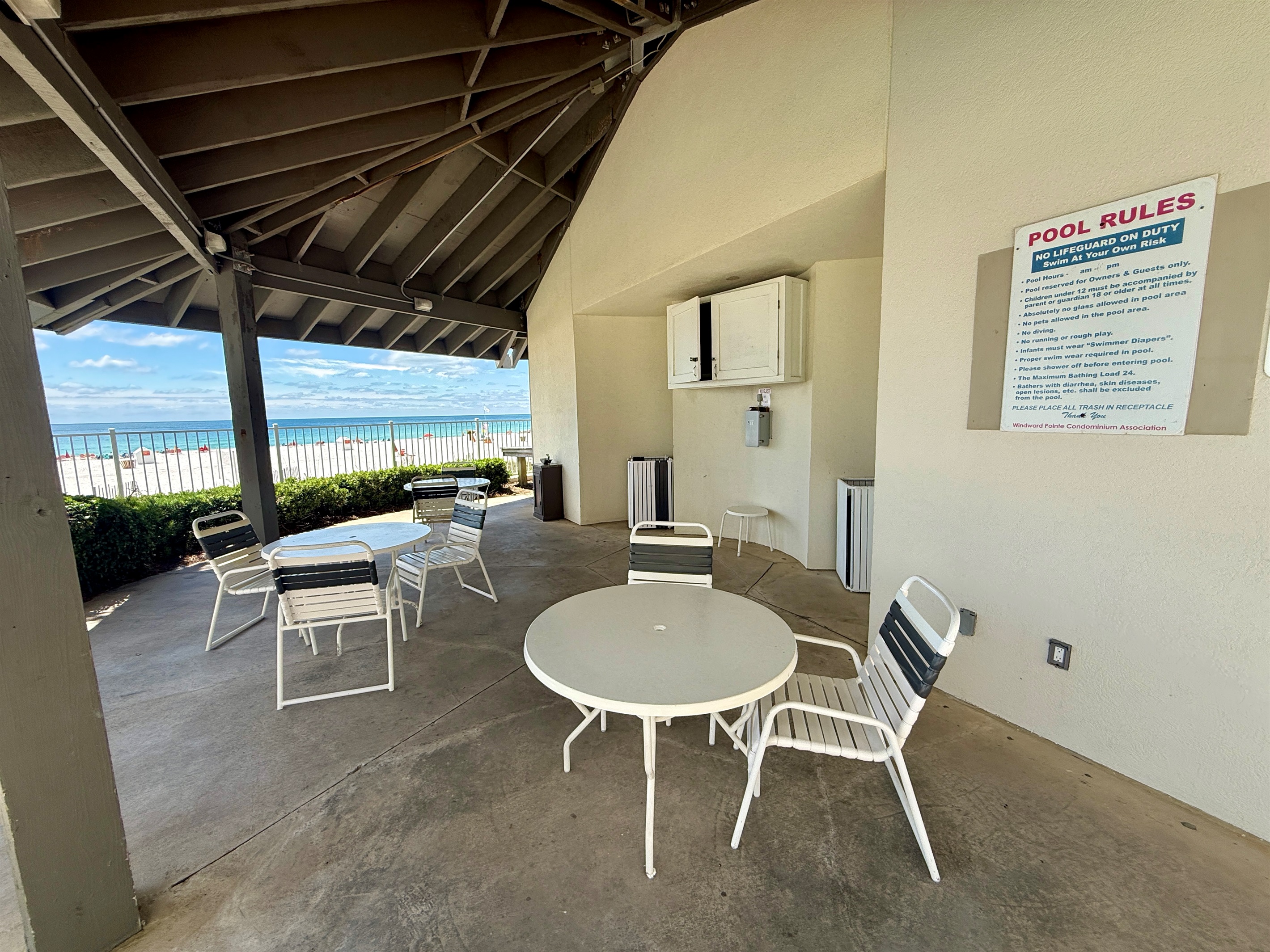 Loung/Eating Area
