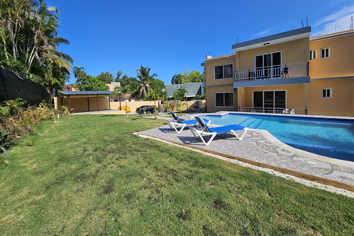 Lawn / Pool / Event space