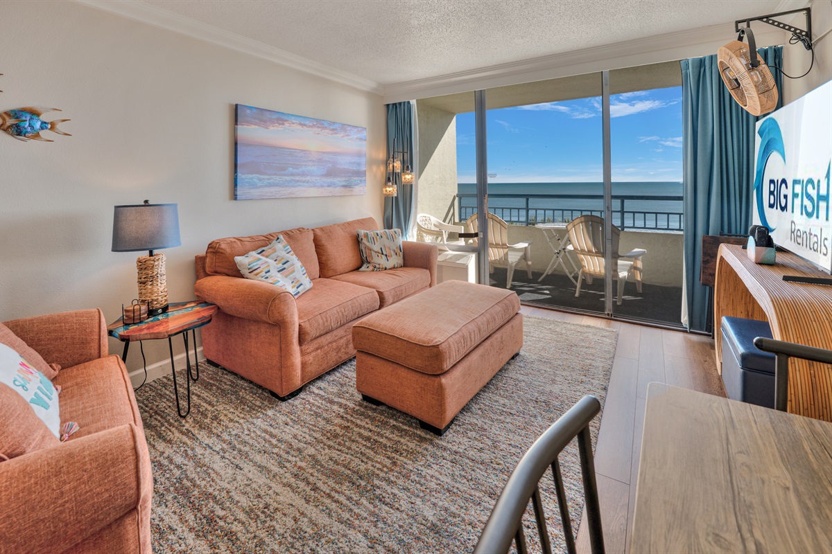 Amazing Living Room with Stunning Views🌊☀️
