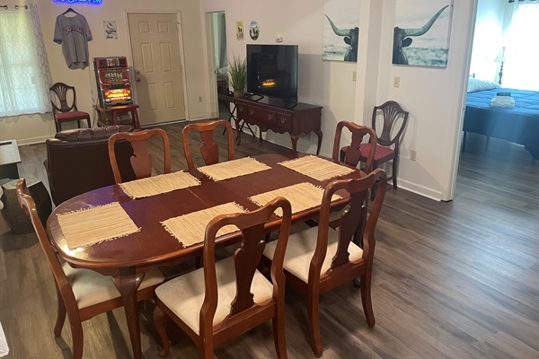 Open concept living dining area has plenty of space for 6 guests to relax and enjoy meals in or a card game around the table with friends. 