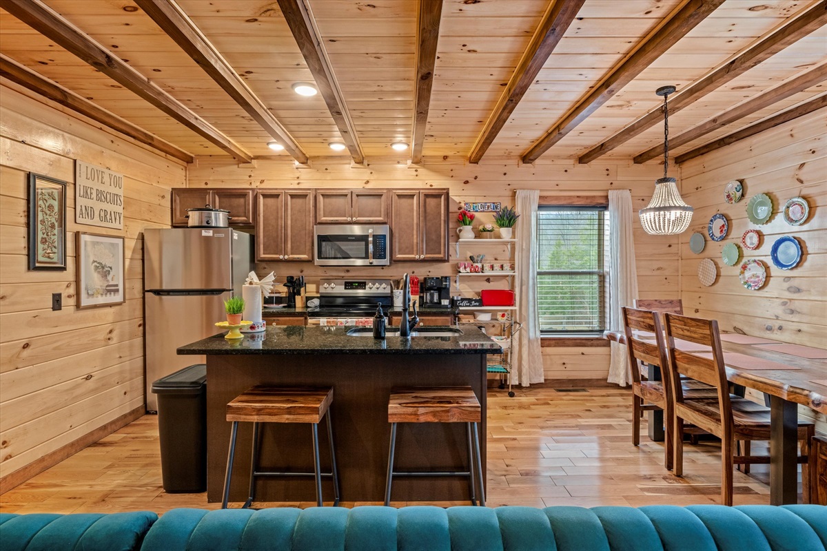 The fully equipped kitchen has a lot of Dolly themed decor!