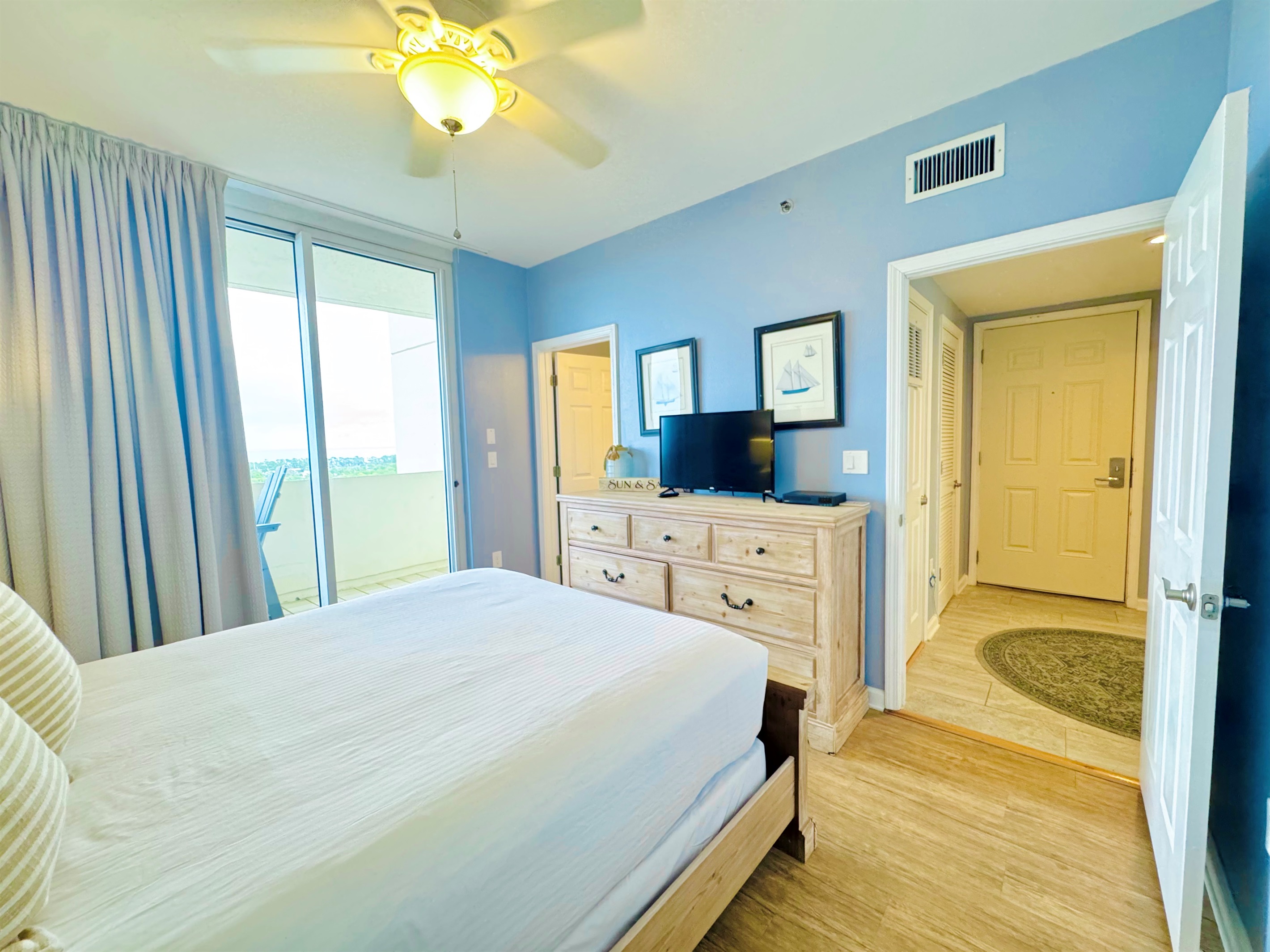 HDTV & view of Mobile Bay!