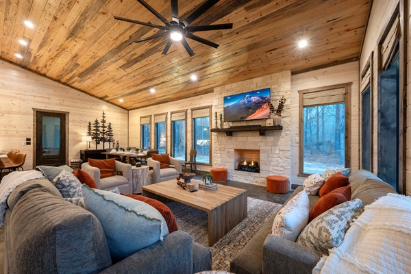 [Living Room] Large smart TV, comfortable seating, modern touches