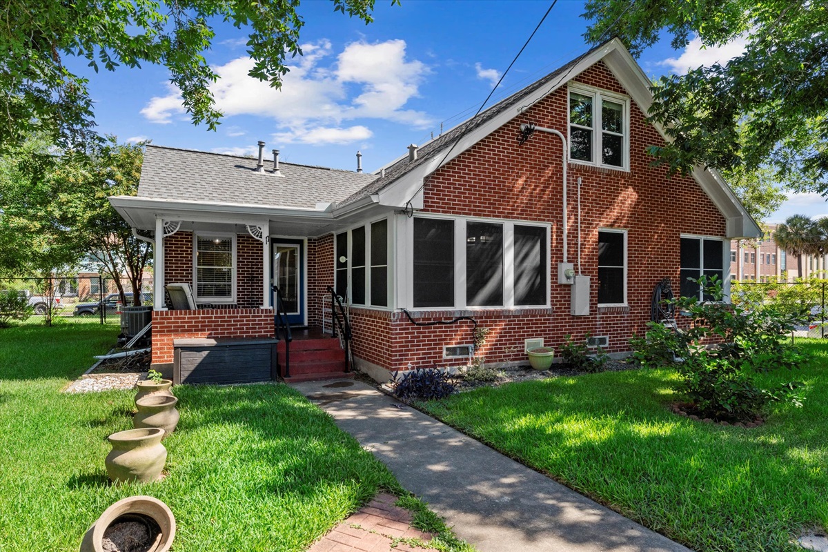 9f00e7a38e7040dfabfb375ad367f0a0 Large | Beachhouse | Texas | TX | Vacation Homes | Galveston | Crystal Beach | Kokomo | Breezy Days | Beachfront Elegance | Sunrise Serenity | Southern Sands Property Management, LLC