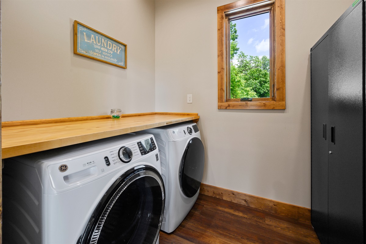 Full sized washer and dryer in the pantry