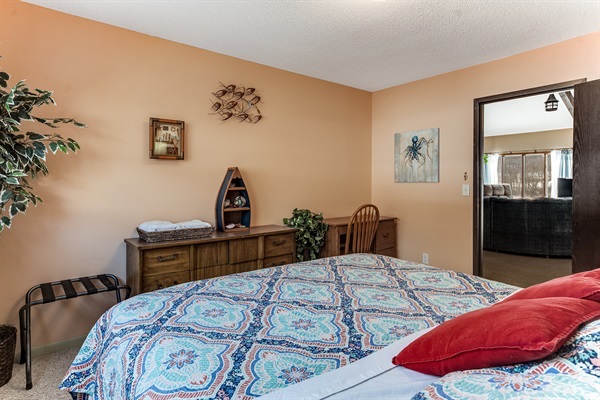 Sunrise at Sea has a laptop-friendly work desk.