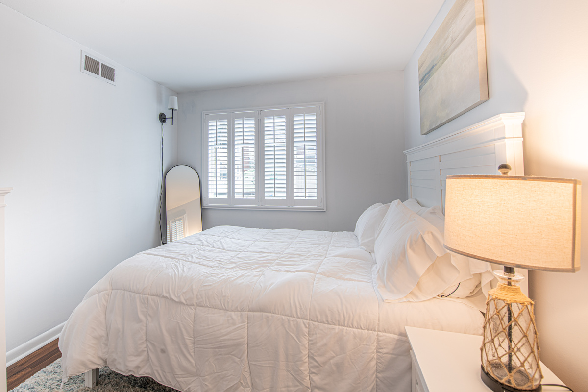 Queen-bedroom