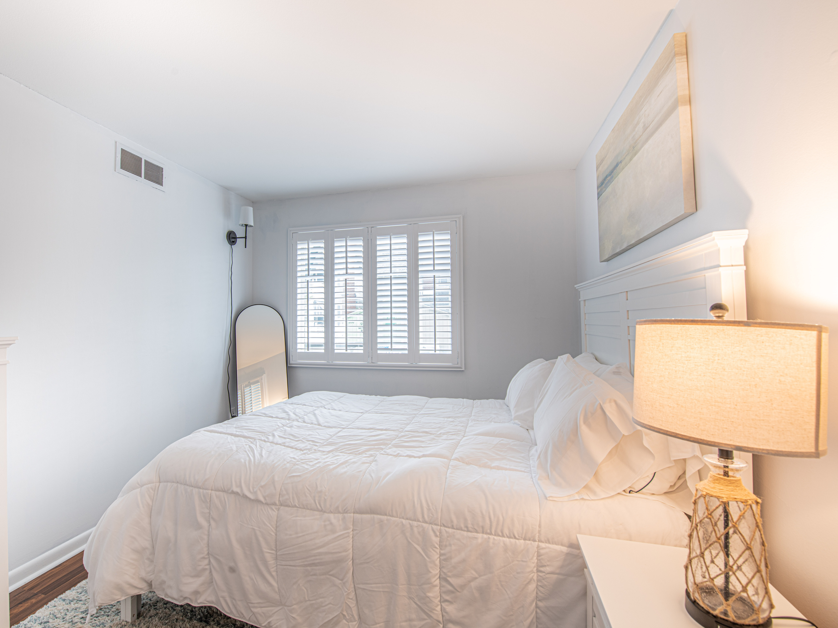 Queen-bedroom