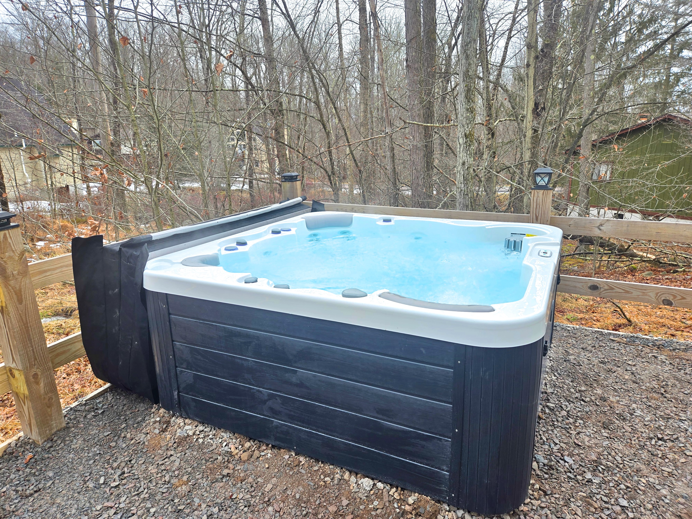Backyard private Hot Tub