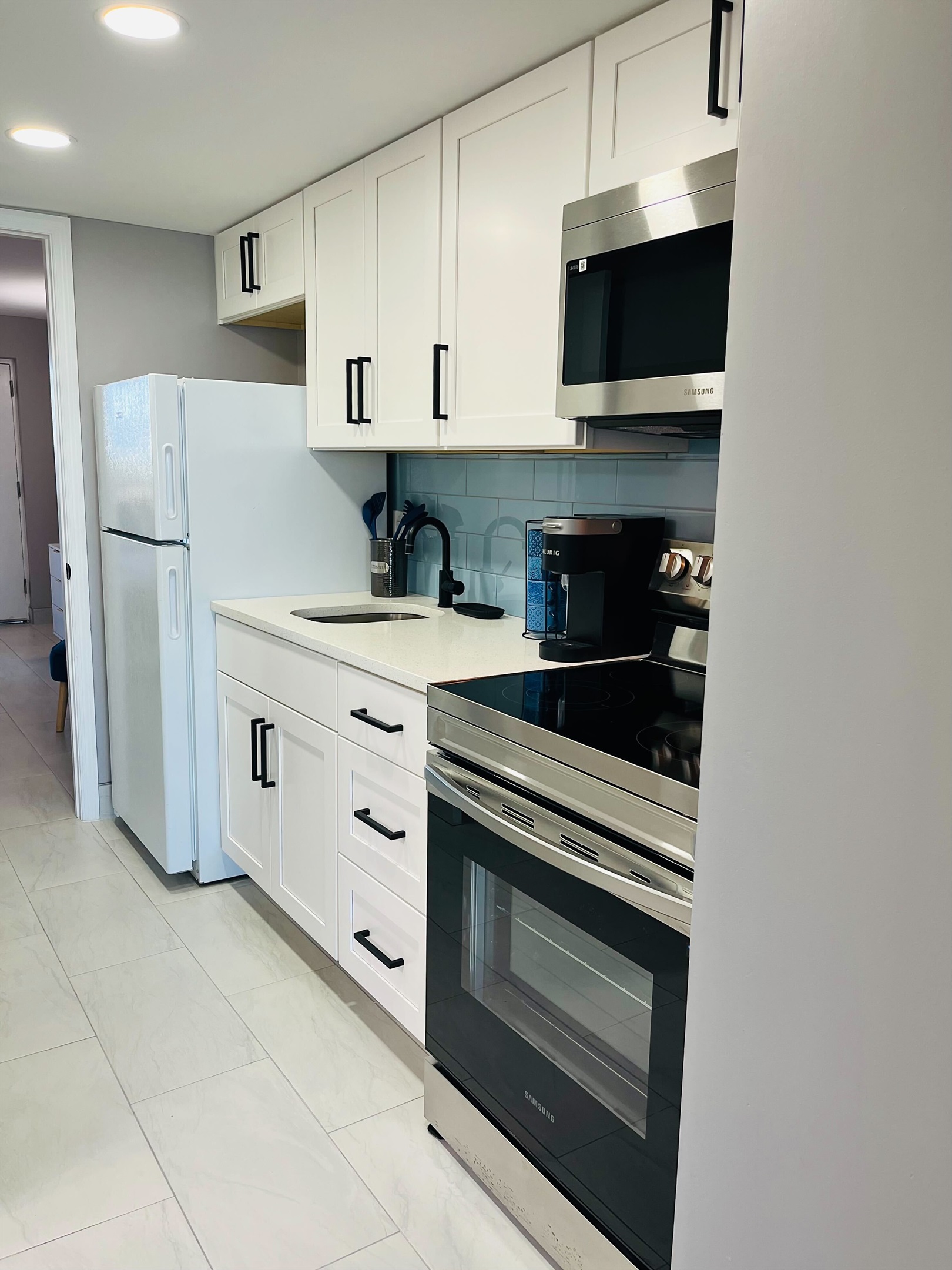 Fuel up for a day of sun-soaked adventures with a quick and delicious meal prepared in our beachside kitchen. Get set to soak up the fun with energy to spare!